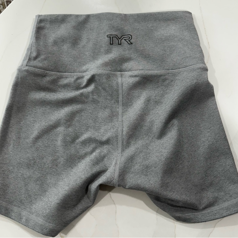 TYR Base Kinetic High-Rise Shorts 2”